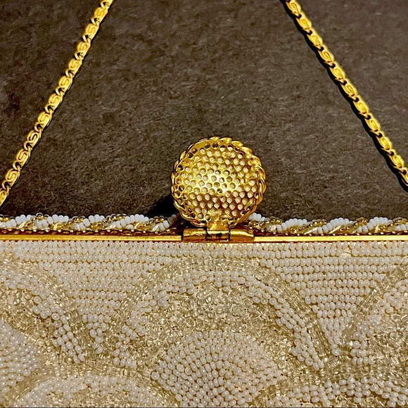Vintage white beaded evening bag with chain - Picture 11 of 13